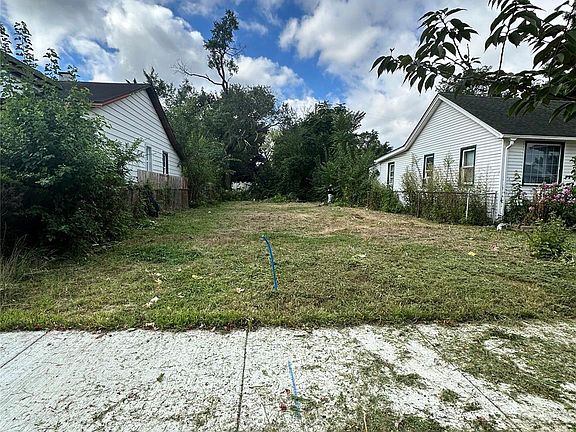 3rd image of 2105 Morris Ave