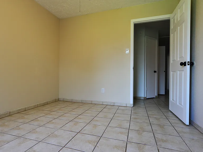 16246 New Field Dr — Photo 9