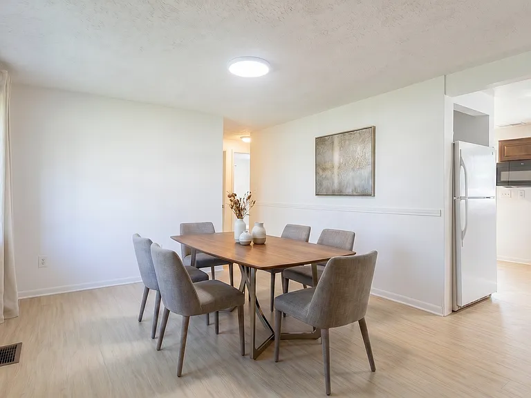 716 Dakota Ave — Photo 2