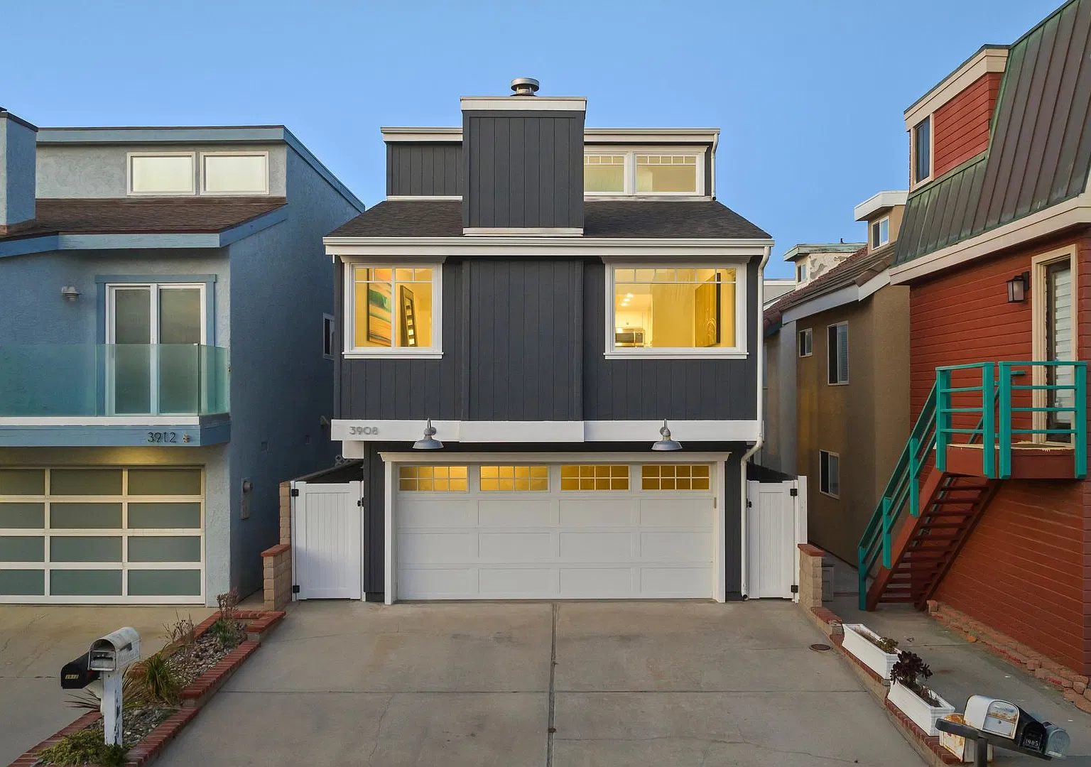4 Bedroom + 2 Bathroom Home | Hollywood Beach | Oxnard | Unfurnished — Photo 1