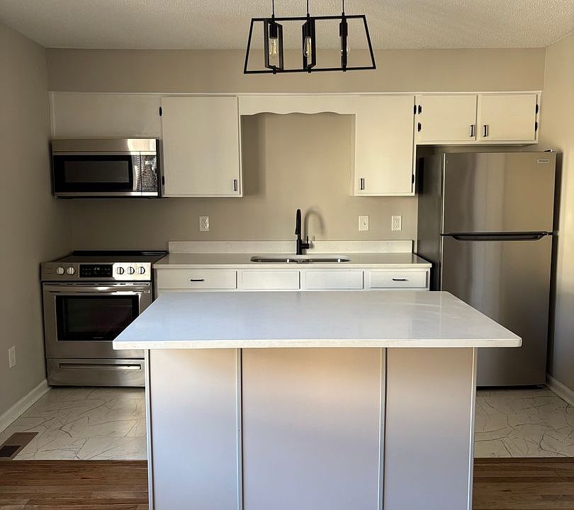 1st image of 800 Arlington St APT B
