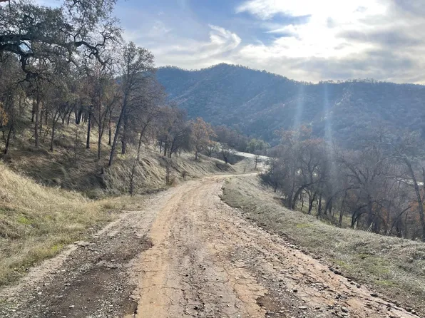 11 Peck Ln, Squaw Valley, CA 93675