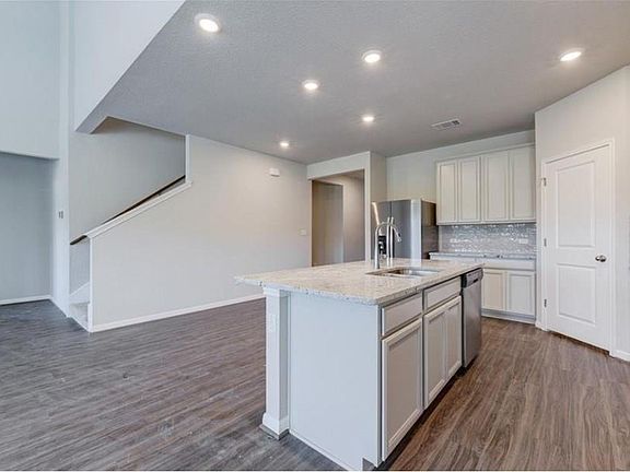 3rd image of 513 Gabrielle Anne Dr
