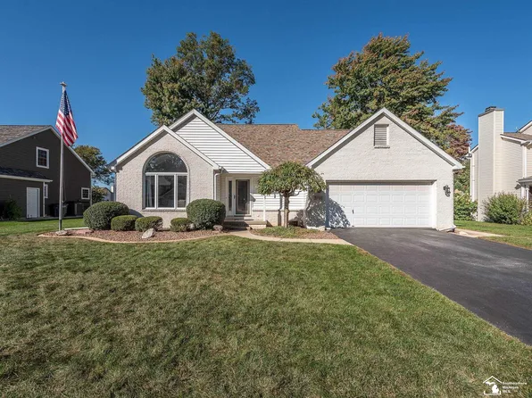 2150 Four Meadows Dr, Temperance, MI 48182