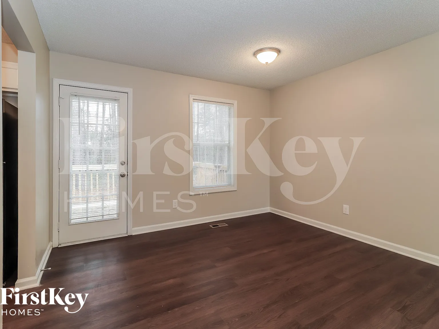 3 bed, 2.0 bath, 1200 sqft, $2,100 — Photo 4