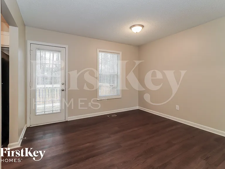 100 Ivy Brook Dr — Photo 4
