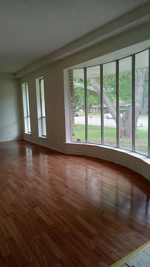 4 bed, 2.5 bath, 2167 sqft, $2,395 — Photo 2