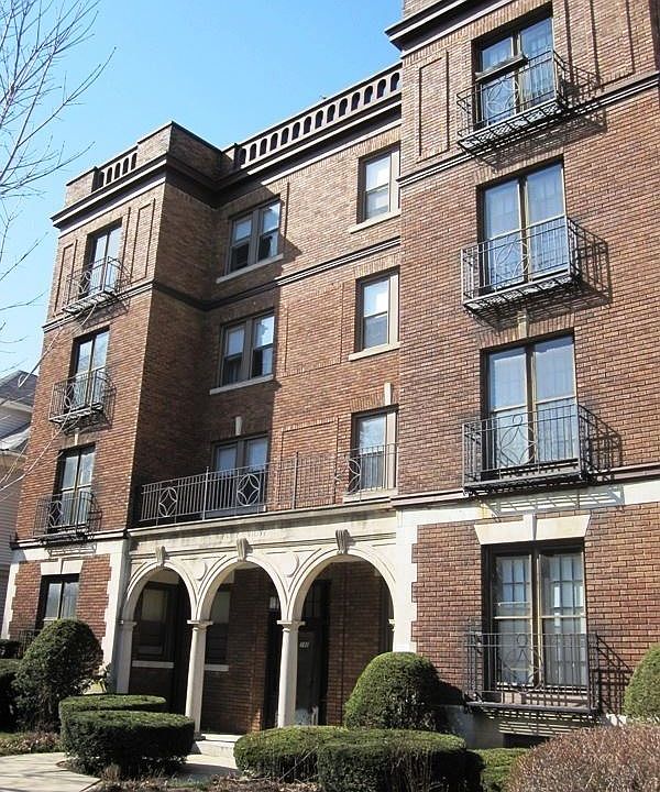 2nd image of 292 Sumner Ave APT 4