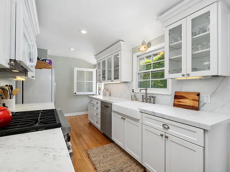 425 Graceland Dr — Photo 10