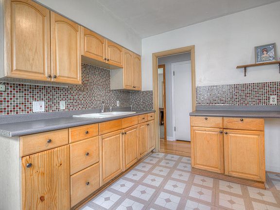 5th image of 2914 Morgan Ave N