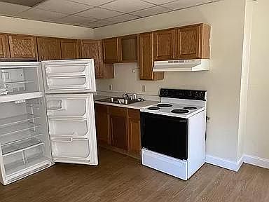3rd image of 571 Spruce St #4