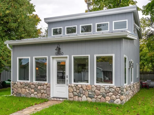 12860 E Baypointe Dr #4, Northport, MI 49670