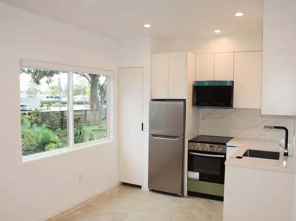 Cloverfield, 2041, 2041 Cloverfield Blvd #8, Santa Monica, CA 90404