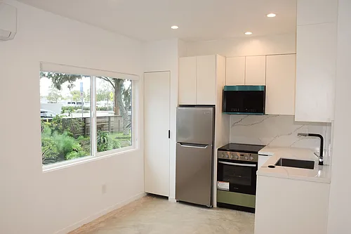 2041 Cloverfield Blvd Photo 1