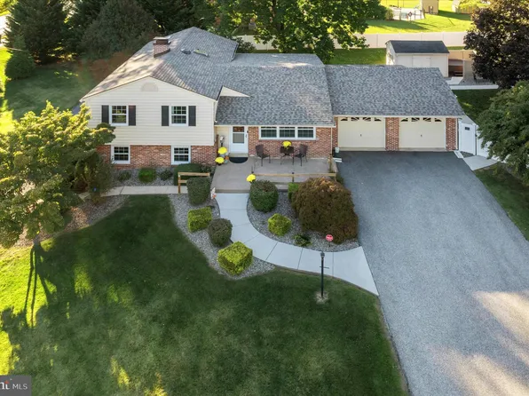 2 Princess Anne Dr, Garnet Valley, PA 19060