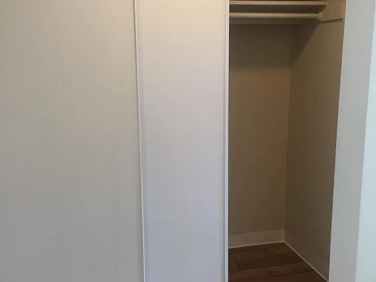 120 E Remington Dr — Photo 9