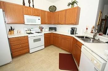 3rd image of 2032 Inverness Greens Dr