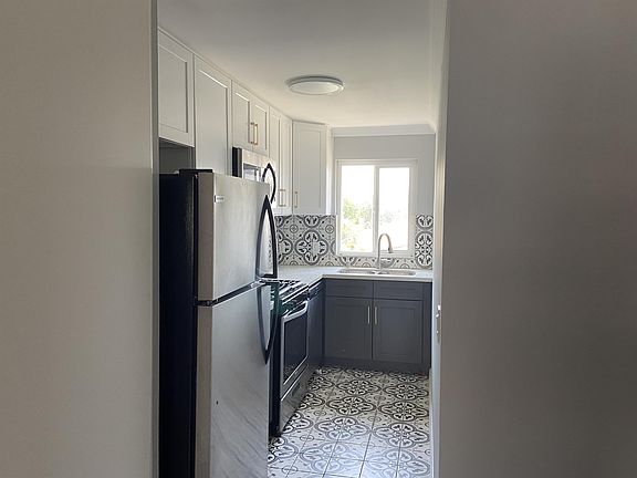 4th image of 4323 Perlita Ave #16