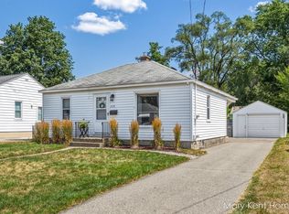 3216 Hillcroft Ave SW, Wyoming, MI 49548