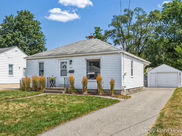 3216 Hillcroft Ave SW, Wyoming, MI 49548