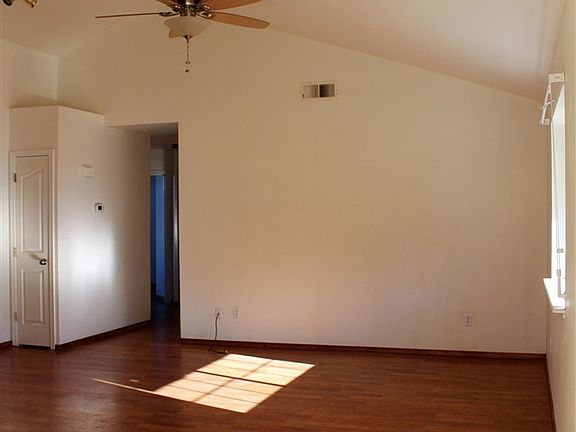 4th image of 16606 Greenwood Pl