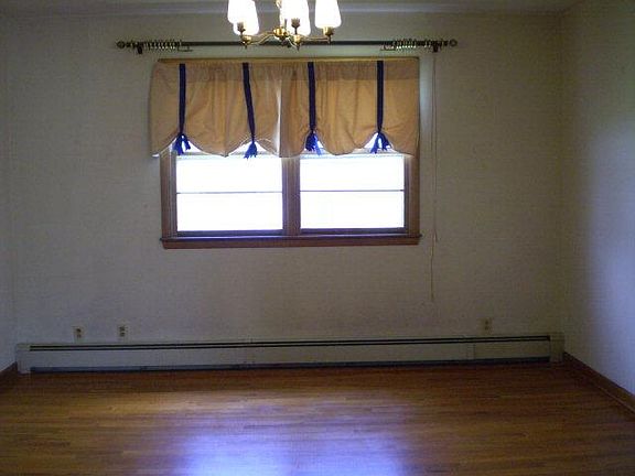 3rd image of 106 Pine Cir