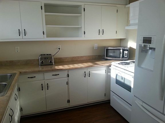 Bright, clean kitchen w/ large refrig, elect. stove & DW