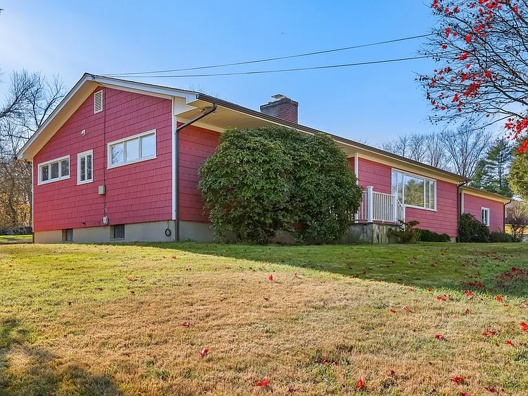 67 Barclay Dr — Photo 25