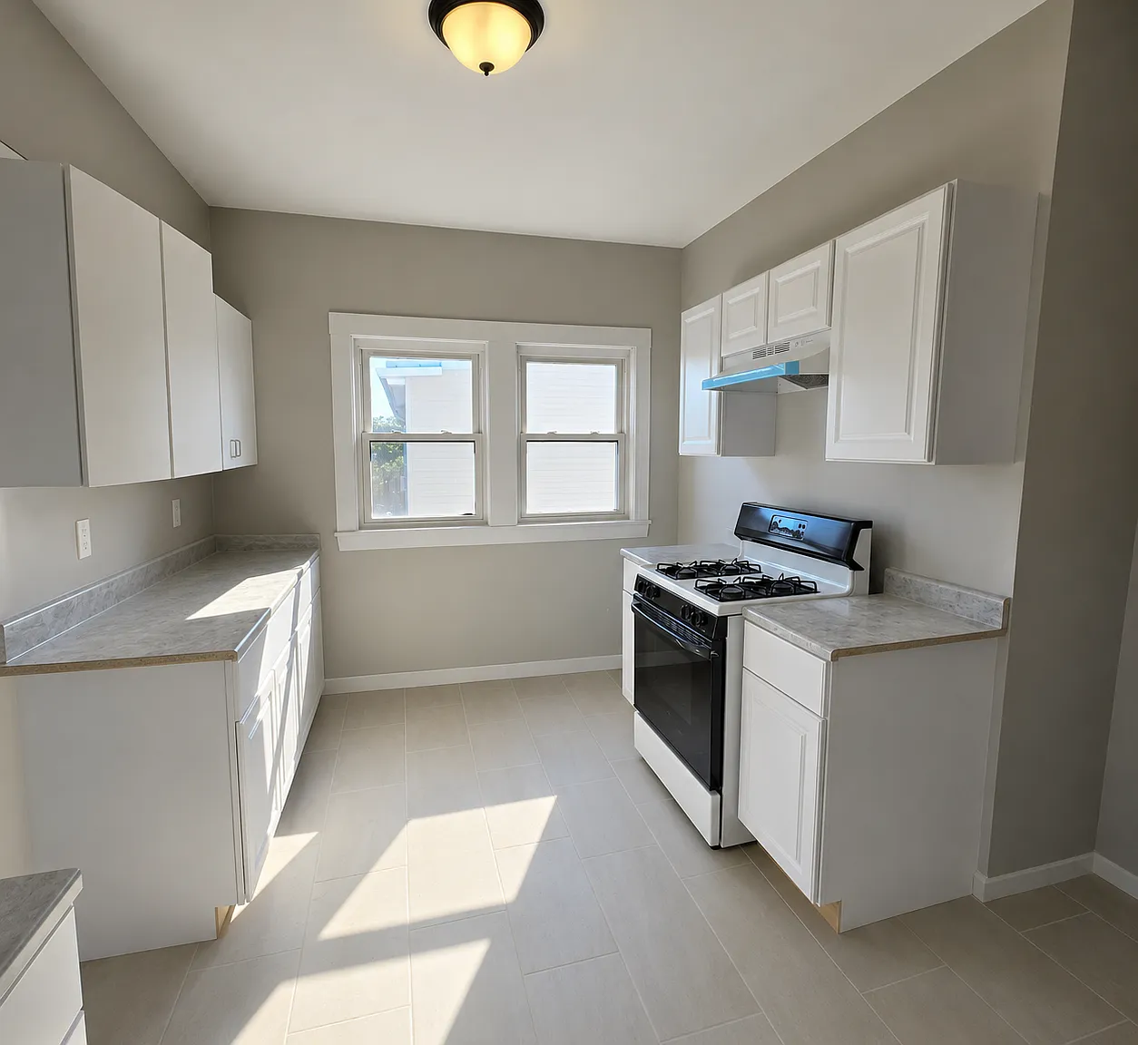 4 bed, $3,300 — Photo 1