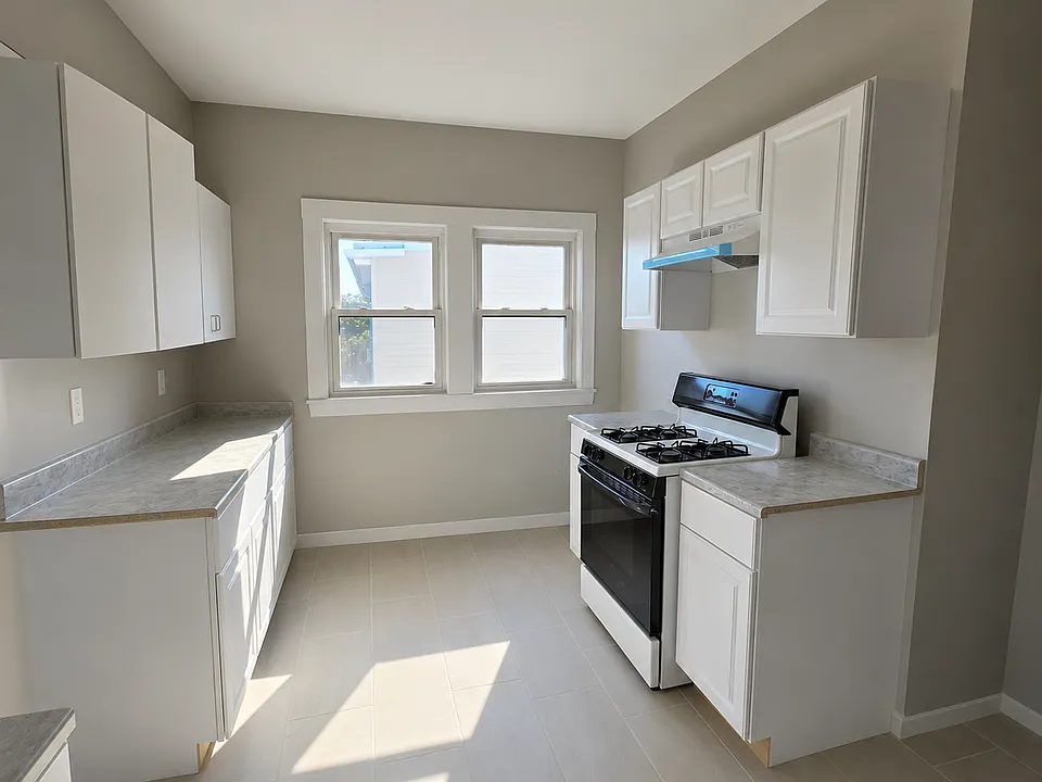 11 Pearl Ave #2