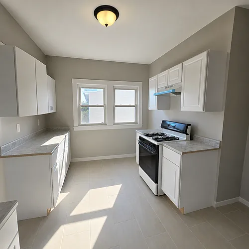11 Pearl Ave Photo 1