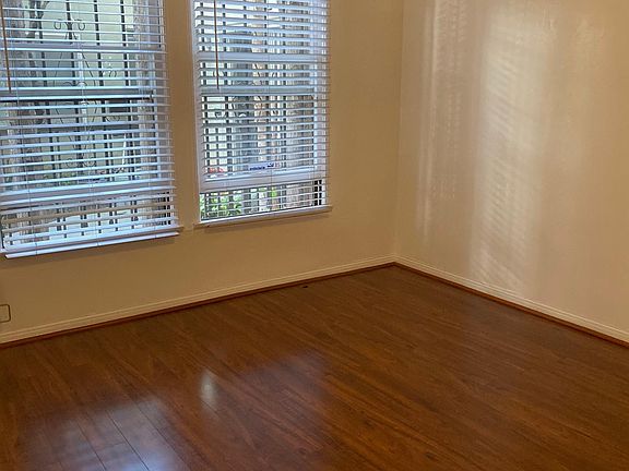 5th image of 152 S Maple Dr APT 1