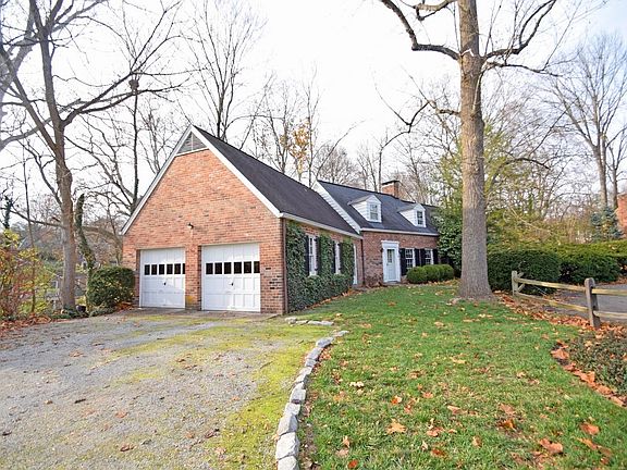 2nd image of 333 Willowbrook Ln