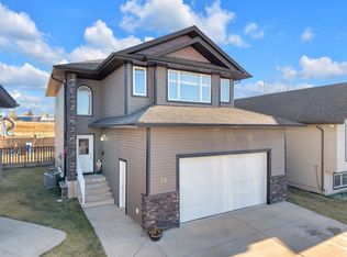 38 W Rolling Hills Bay, Blackfalds, AB T0C0J0
