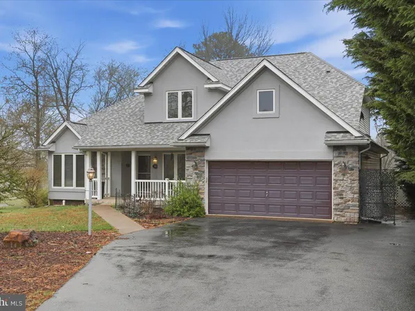 463 Wampum Ln, Hedgesville, WV 25427