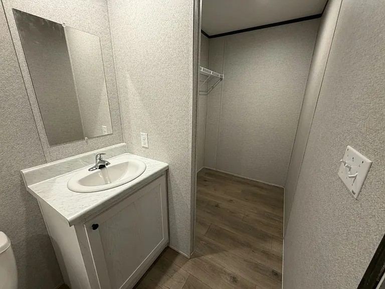 204 Lakeside Garden Cir #204 — Photo 28