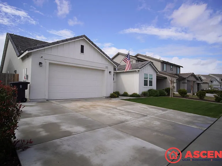15811 Santa Clara Ct — Photo 2
