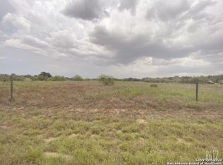 160 Clear Lake Dr, Poteet, TX 78065