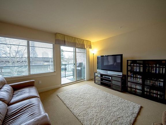 3rd image of 511 100th Ave NE APT 207