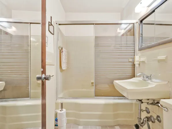 66-36 Yellowstone Boulevard image 14 of 18