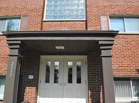 2nd image of 2537 N Thatcher Ave #1C