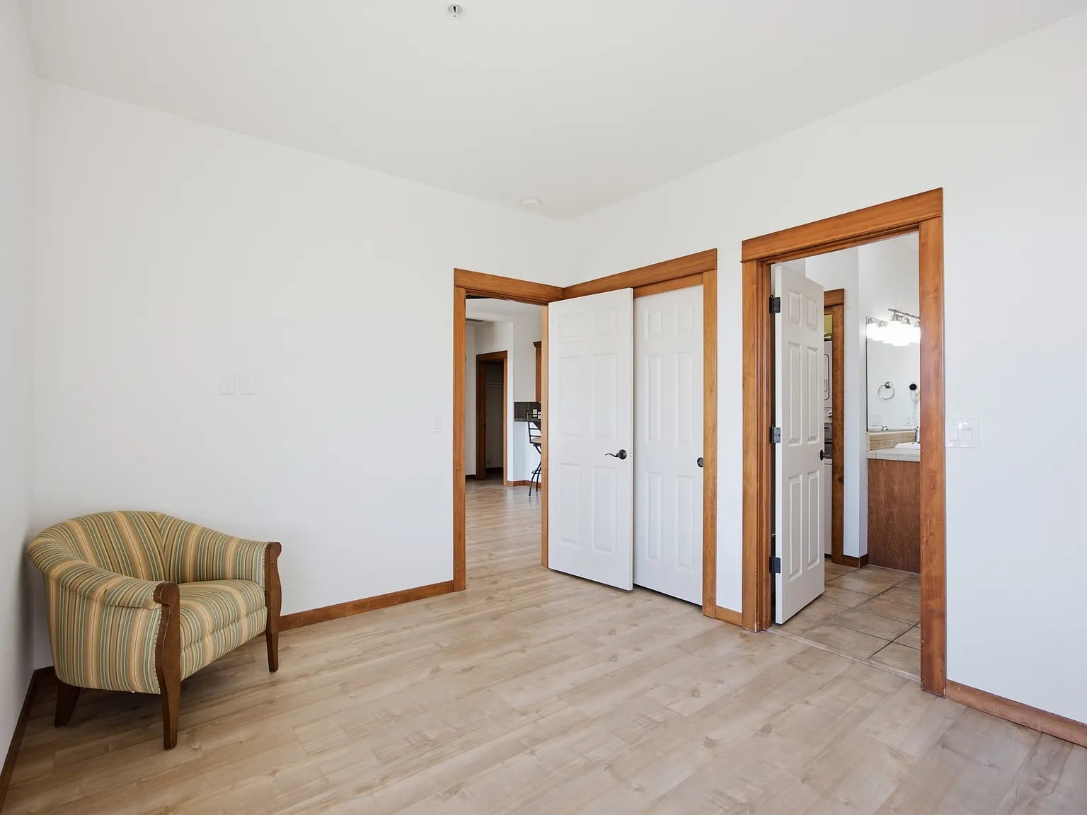 4 bed, 1000 sqft, $2,000 — Photo 2