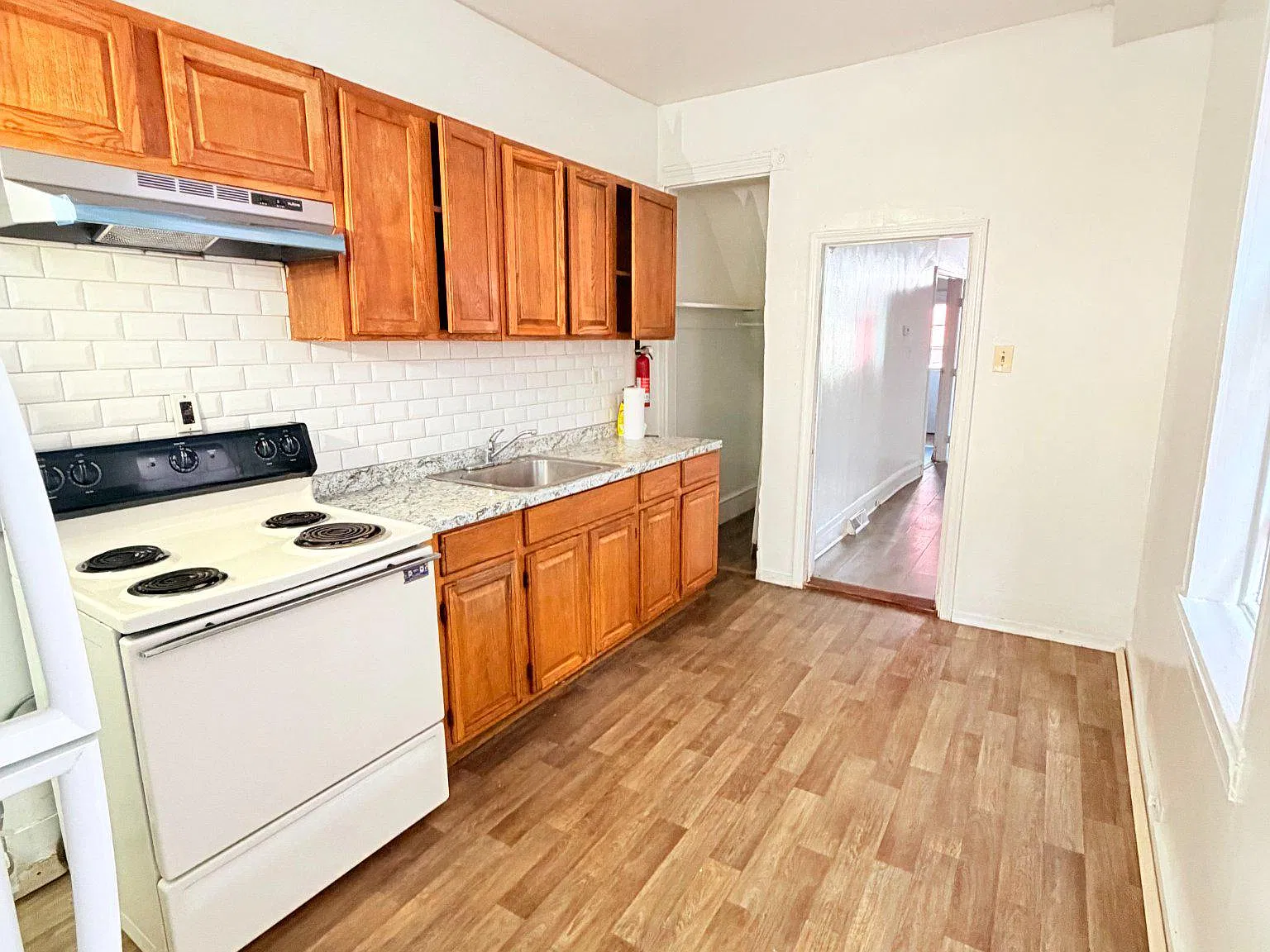 5 bed, 1.0 bath, 1490 sqft, $1,500 — Photo 3