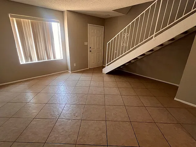 2 bed, 1.5 bath, 900 sqft, $1,400 — Photo 3
