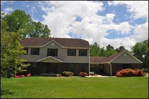 1st image of 920 S Briarcliff Cir