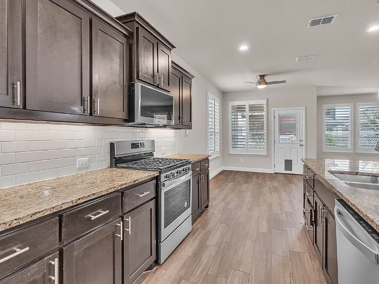 2336 Shorthorn Dr — Photo 17