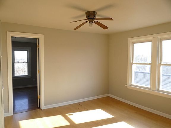 3rd image of 2820 N Sacramento Ave #3