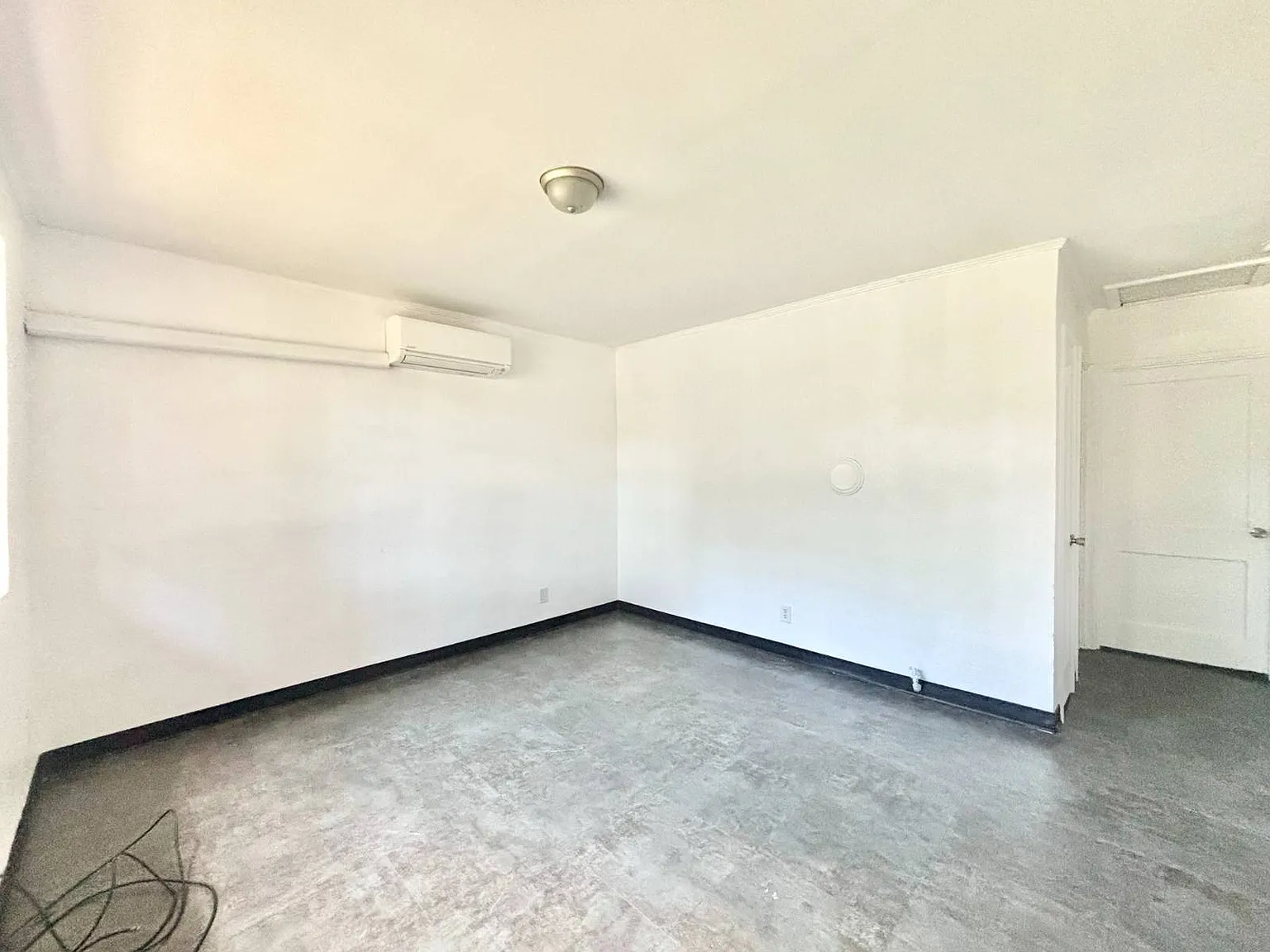 Studio, $800 — Photo 3