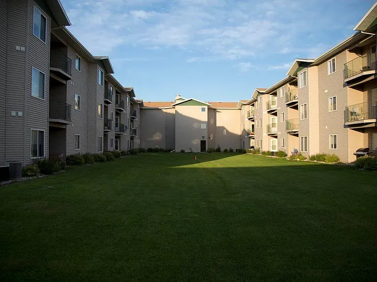 Cottonwood Apartment Homes — Photo 9