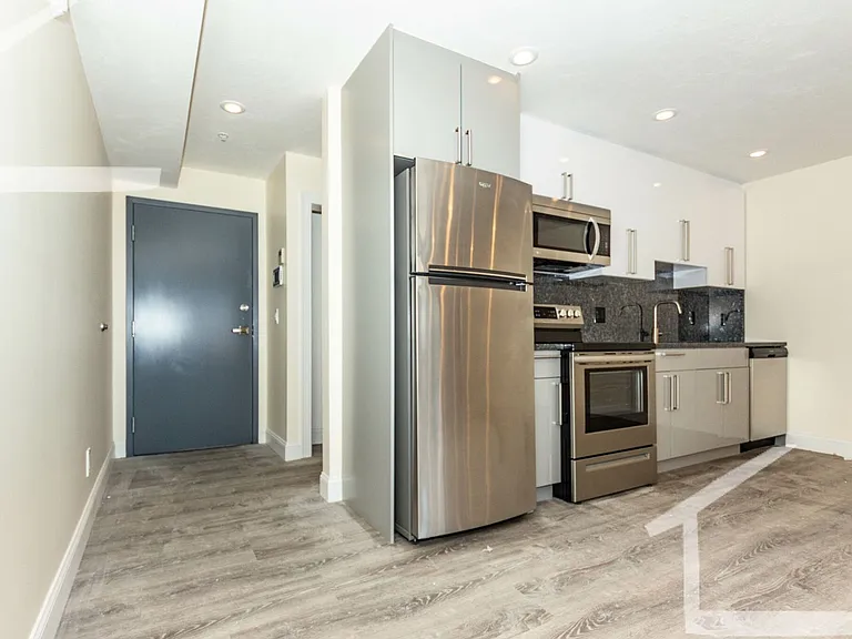 1028 Commonwealth Ave #203 — Photo 2